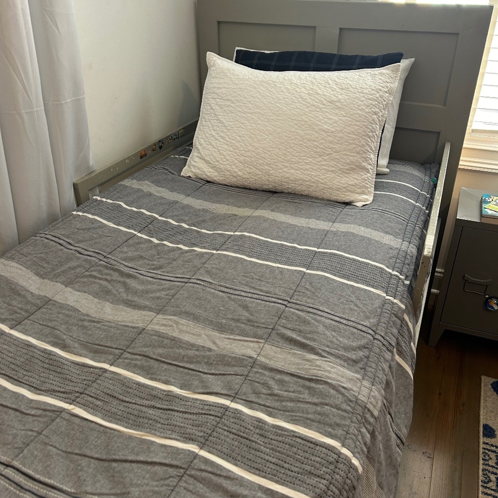Beddy’s Twin Comforters
